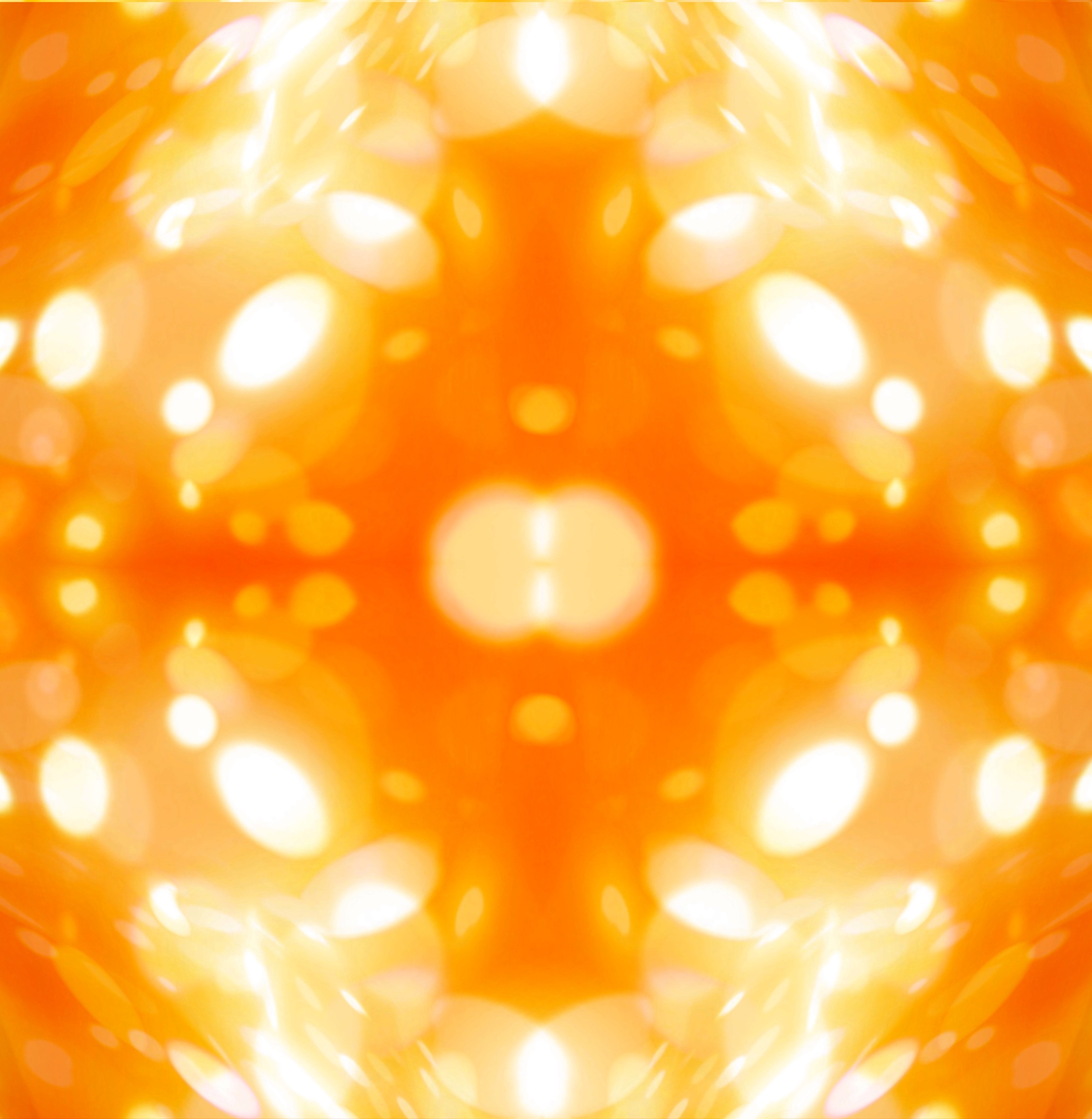 Incipit IV, Núcleo incandescente: campo cruciforme de naranja profundo con un núcleo gemelo de luz blanca, pintura digital de Susana Mazzarino